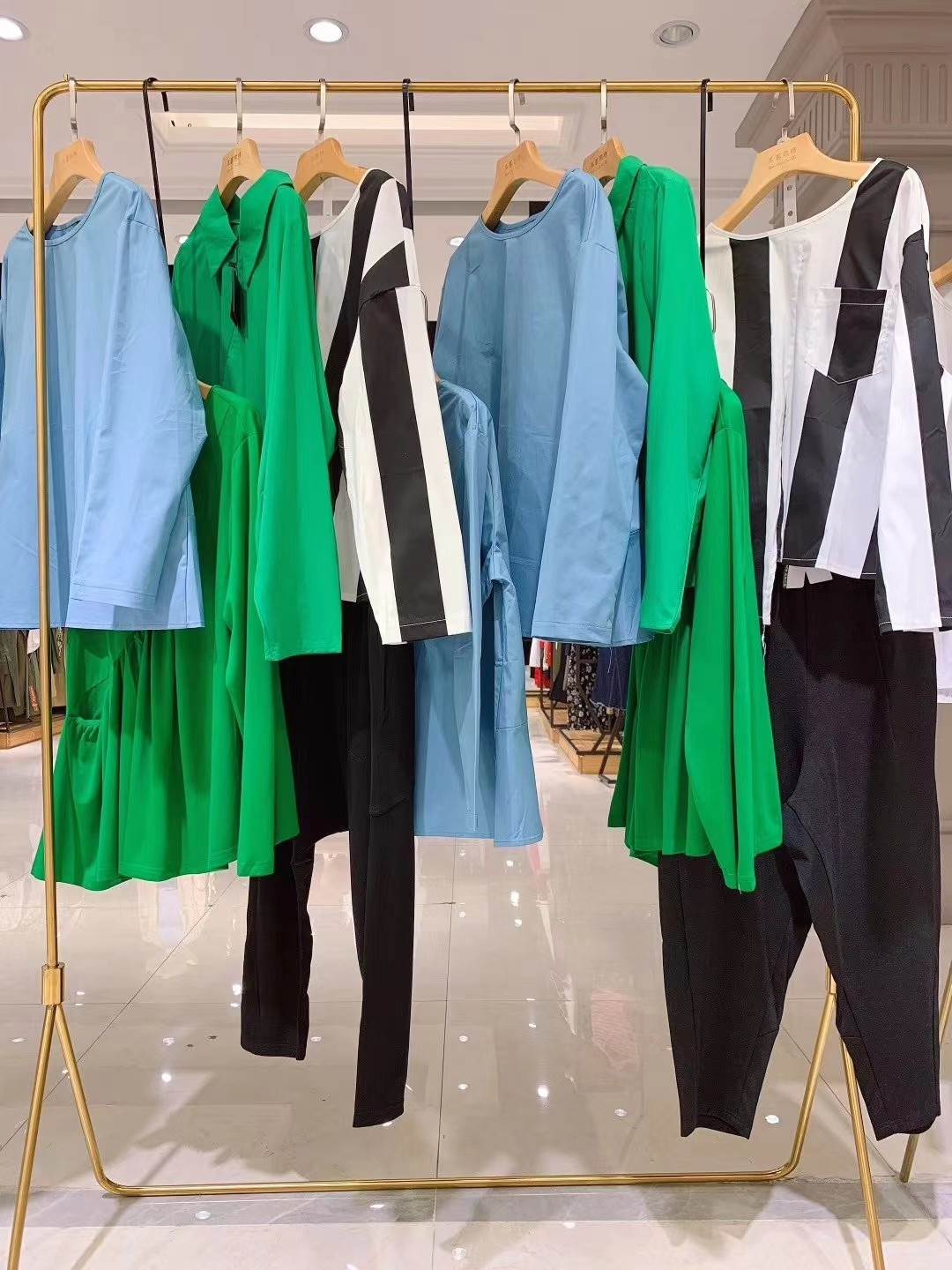 品牌艾妮雅欧美时尚女装 尾货品牌折扣走份批发