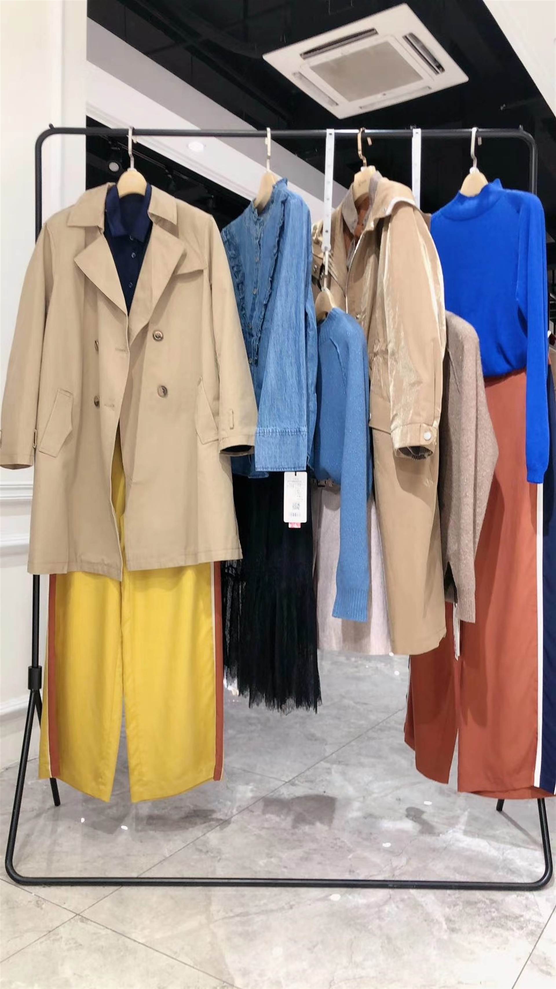 一线品牌例格秋冬女装批发 女装折扣尾货走份批发 直播女装货源