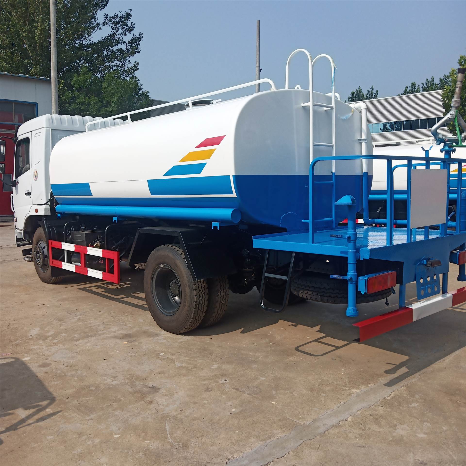 农用三轮洒水车市政工程洒水车专用车制造厂家