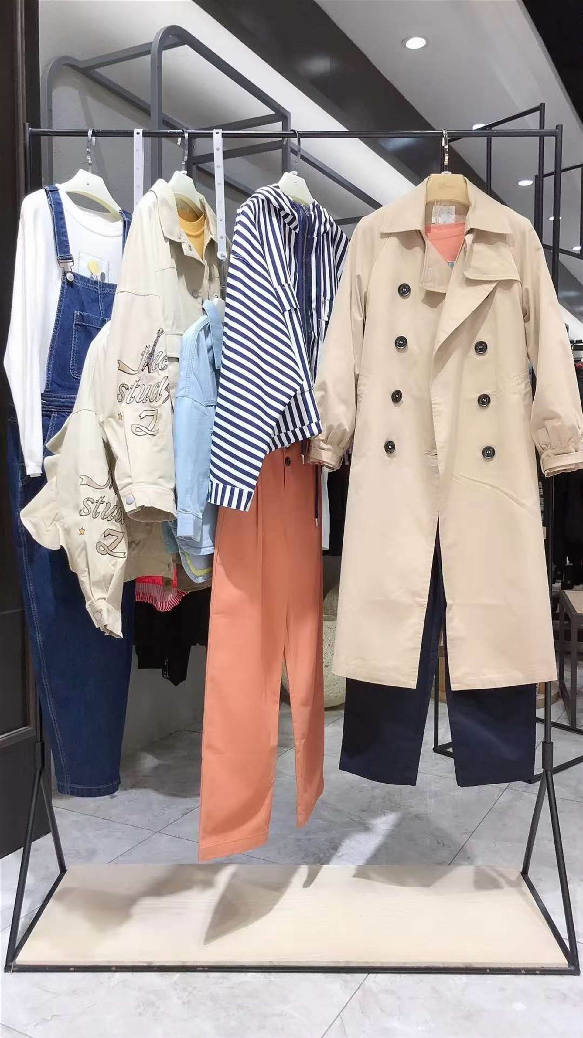 广州服装批发一手货源潮流女装联系方式