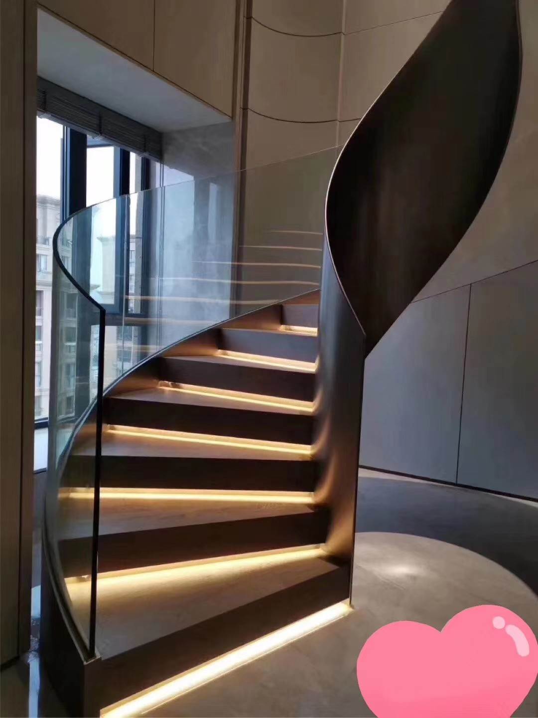 厂家批发高档会所大堂弧形钢板楼梯大型酒店玻璃钢木卷板楼梯