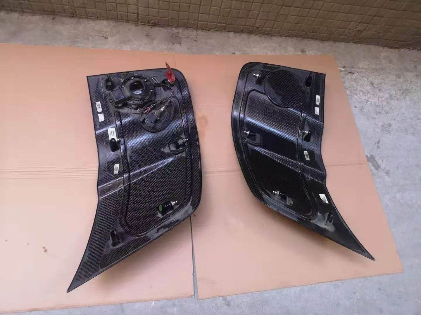 广州车锁汇汽车配件有限公司 产品展厅 >r8碳纤维后叶子板 原装拆车件