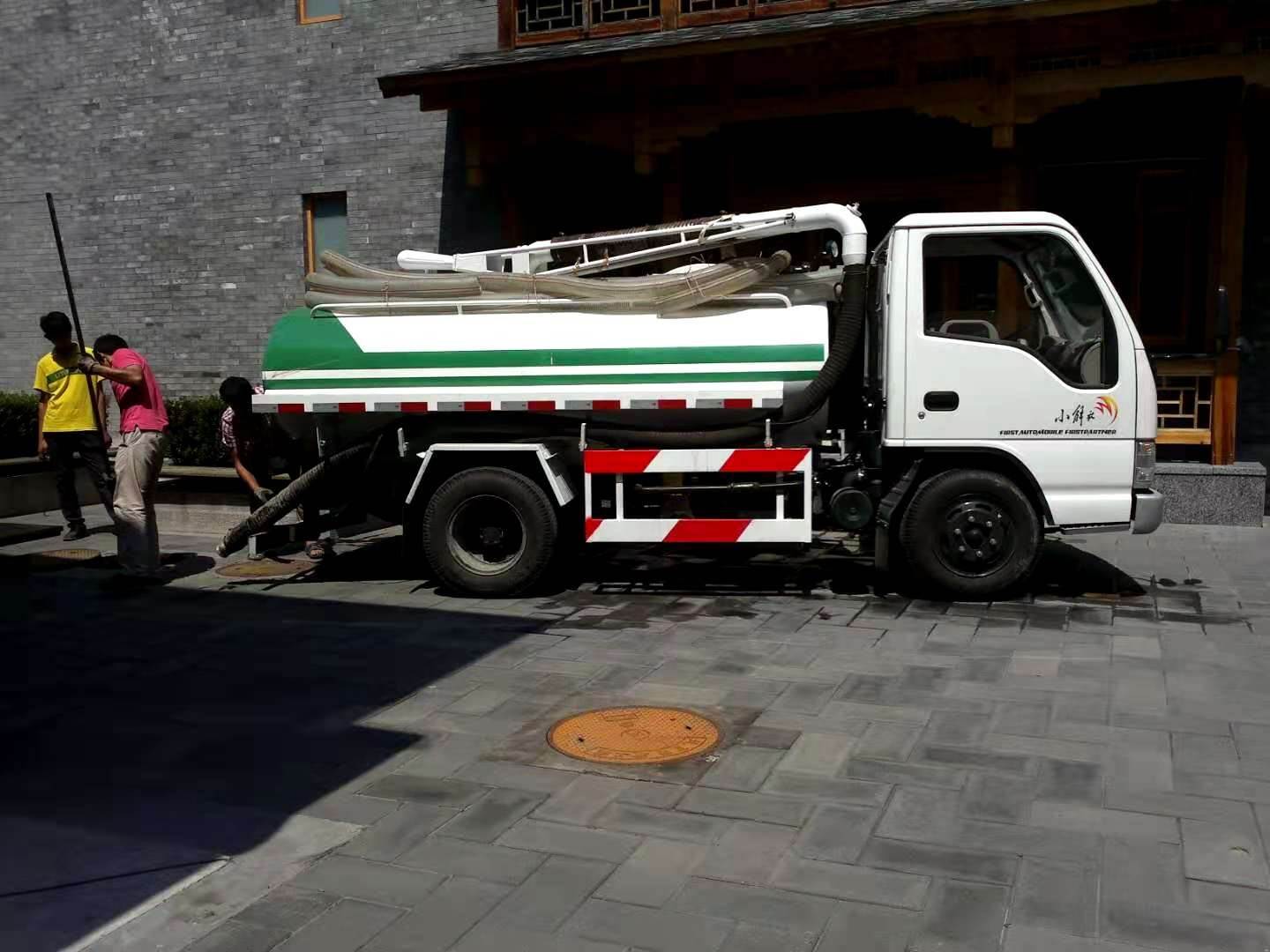 北京化粪池清掏车怎么出租,租赁抽粪车台班租赁更合算