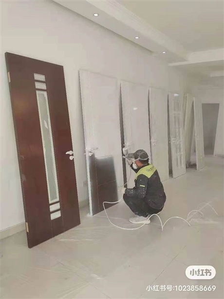 三里屯實(shí)木家具改白色 呼家樓窗套噴漆改色 建外街道木門(mén)改色翻新 埡口翻新修補(bǔ) 不用拆裝