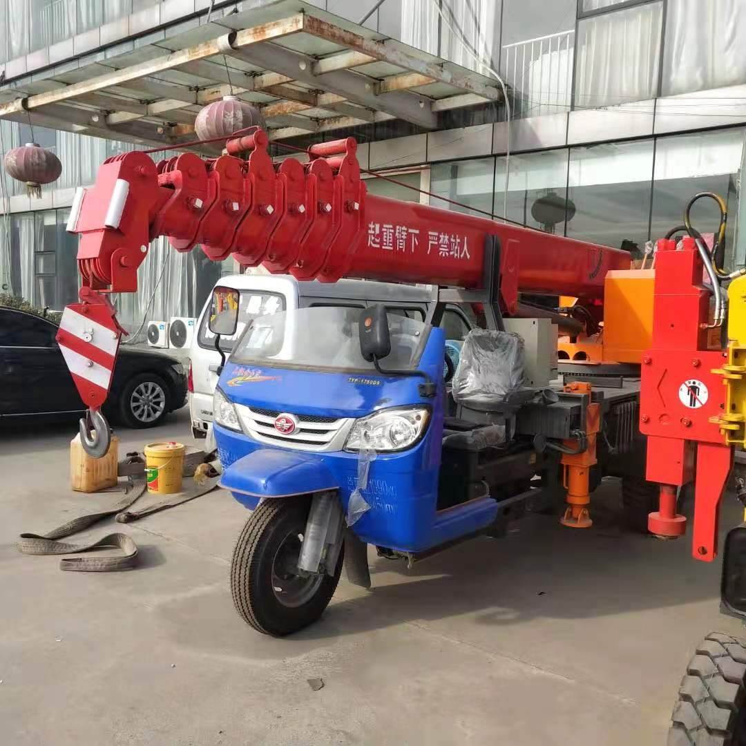 工程三轮吊车五征三轮起重机油电两用3吨三轮吊车价格