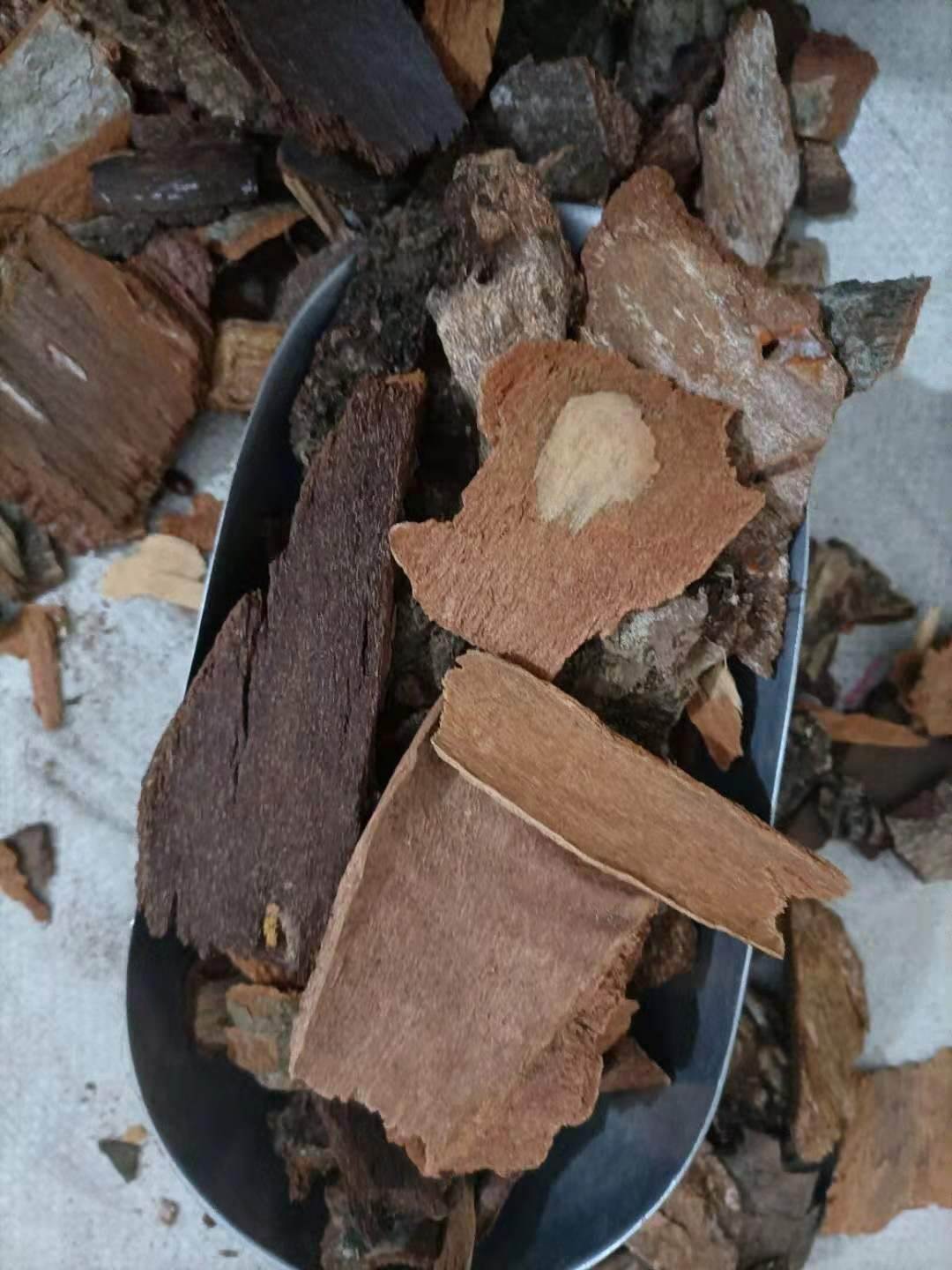 ④《本草图经》:大吐上膈风涎,暗风痫病,小儿鰕齁;匕一字则恶吐人,又