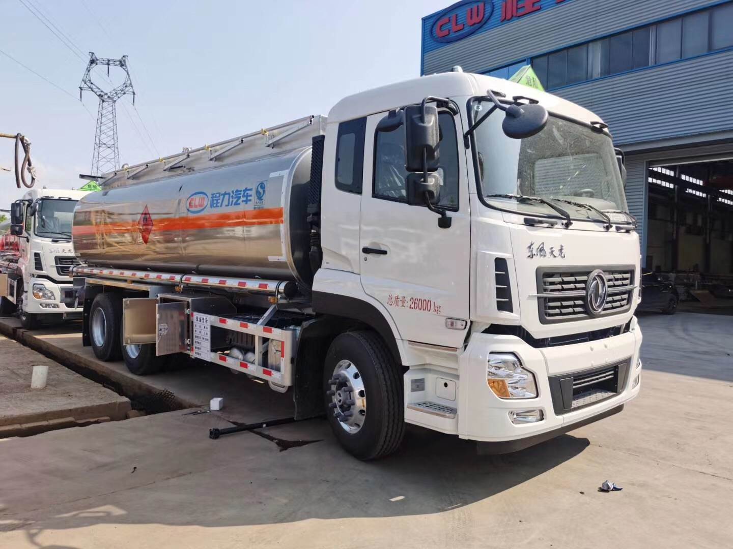 16吨东风天龙后八轮运油车热门东风油罐车价格实惠油罐车厂家