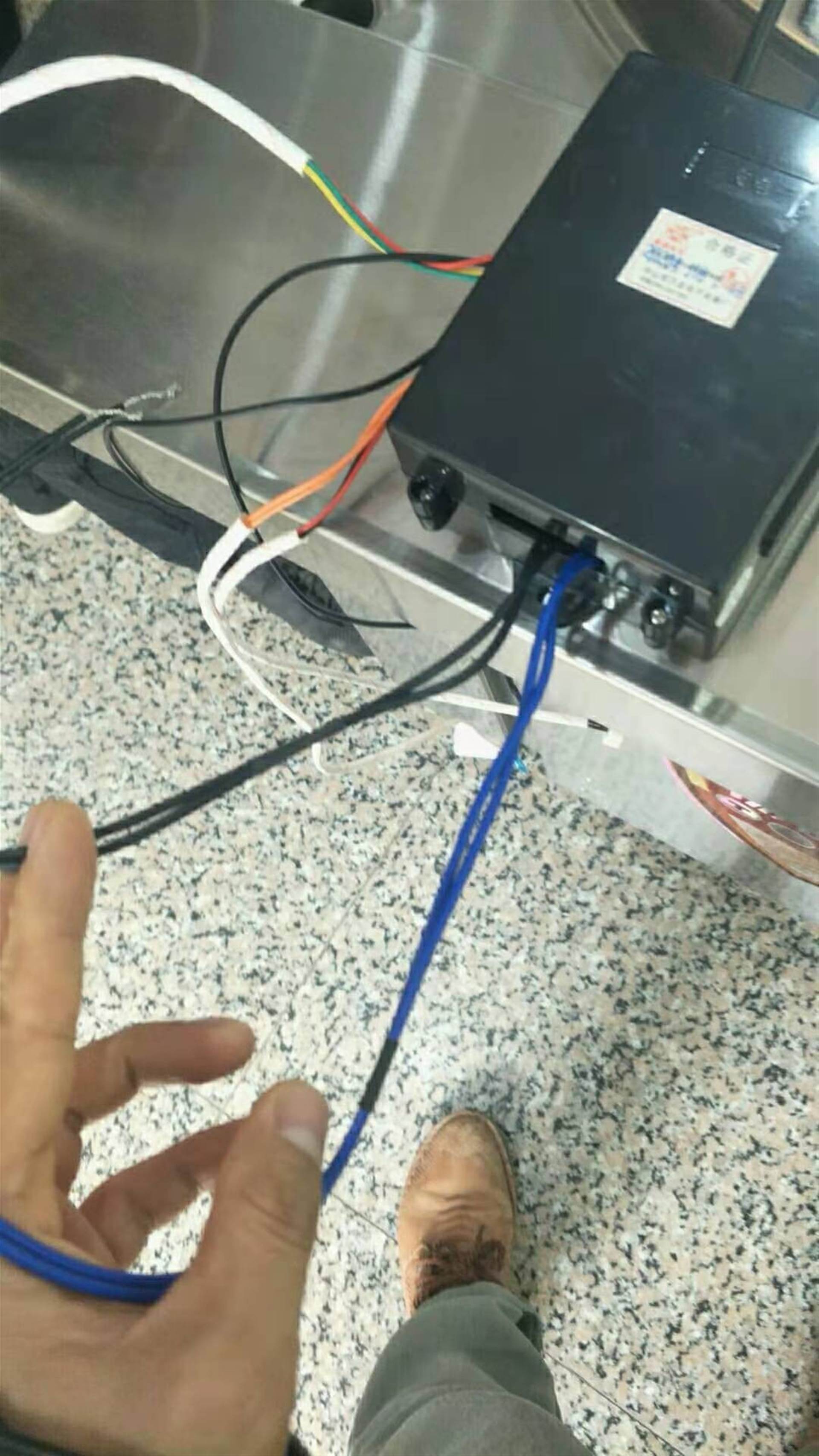 义乌修理燃气煮面炉电话义乌维修煮面炉漏电故障