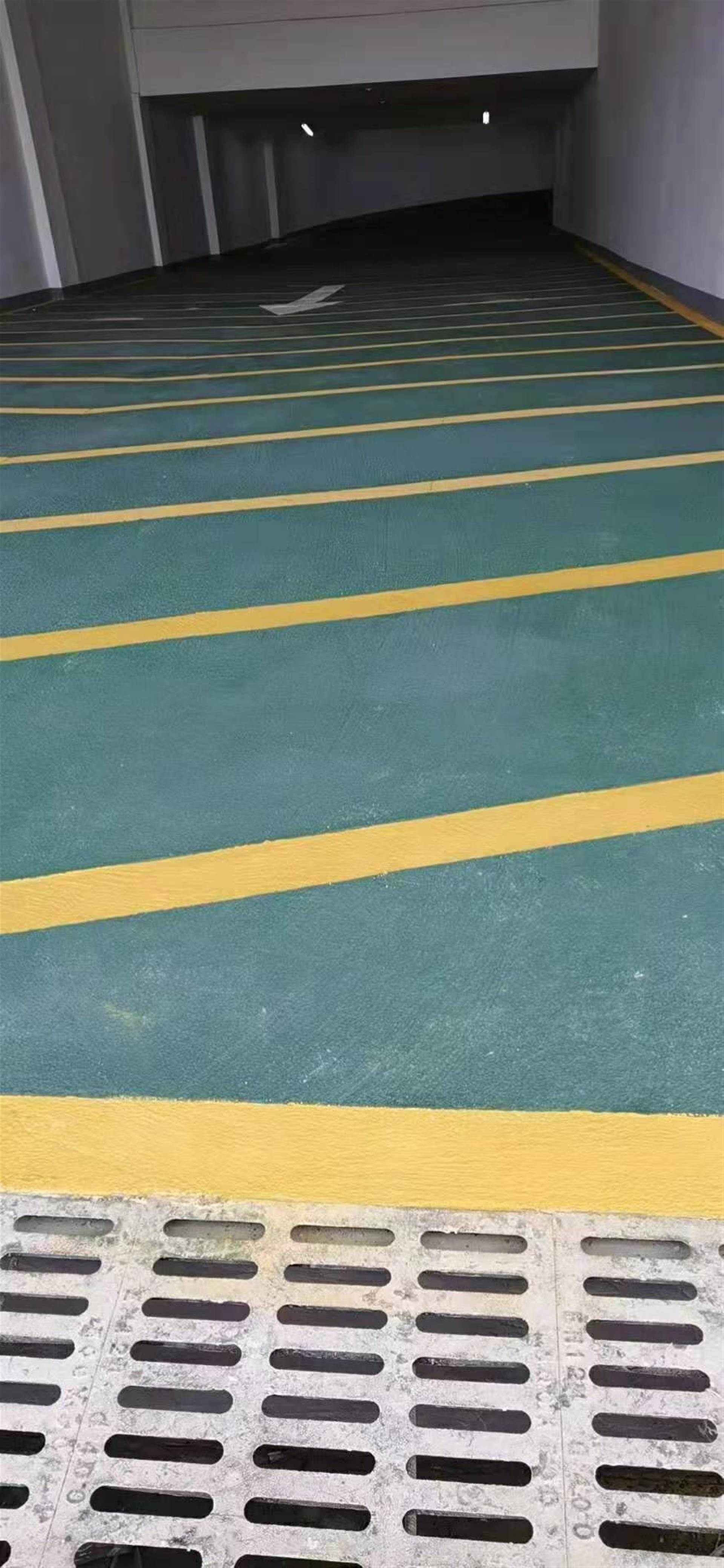 环氧地坪水性环氧聚合物金刚砂止滑坡道