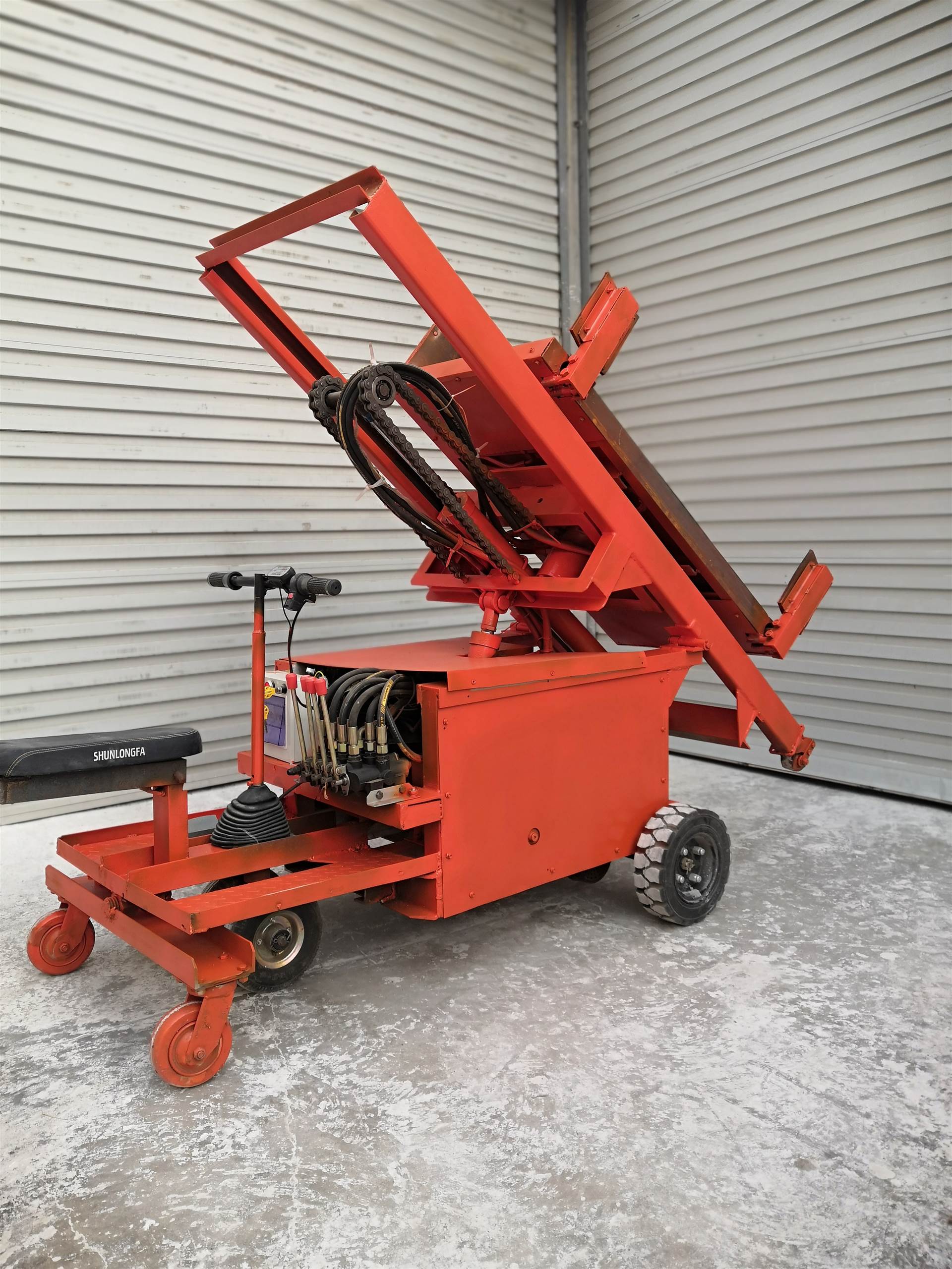 安装机智能轻质隔墙板安装机