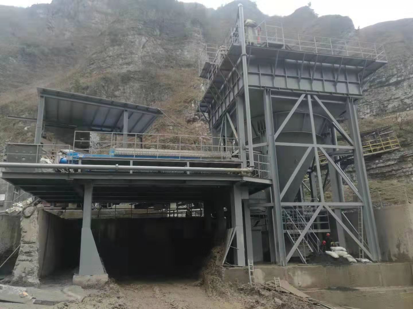 高效恒力环保矿用深锥浓密机