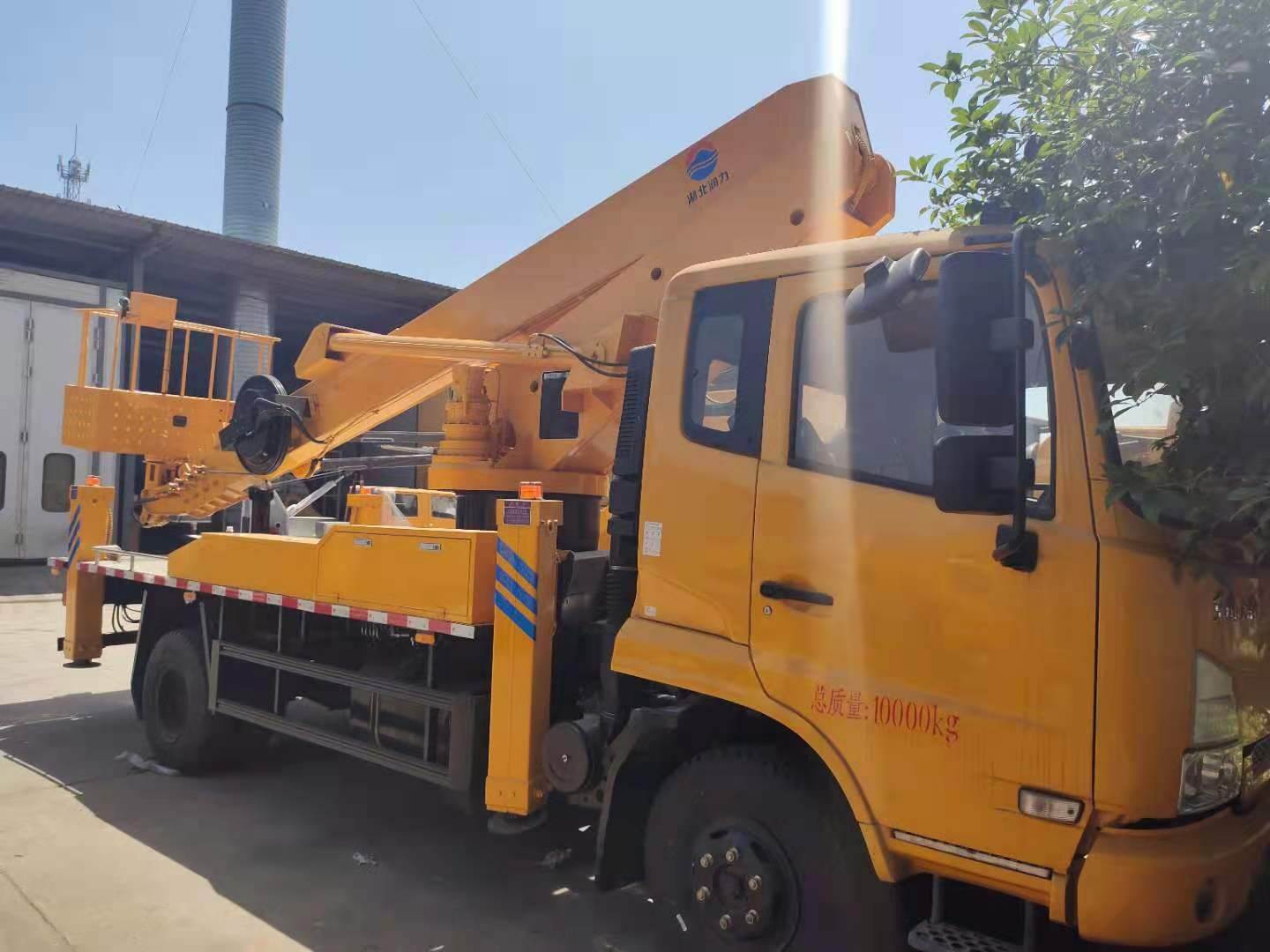 高空车国六30米东风天锦登高作业平台车