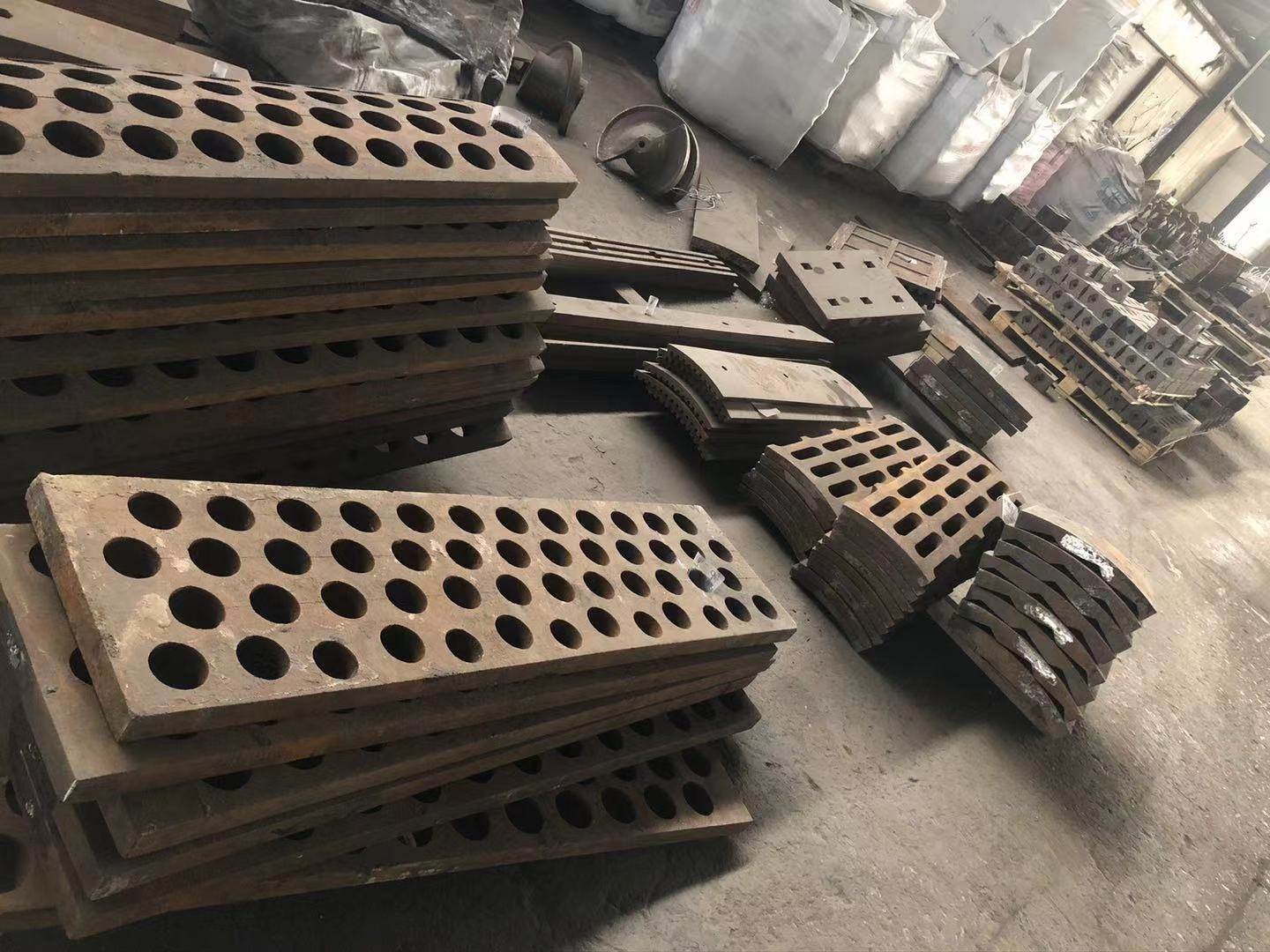 破碎机筛板 篦板篦条 制砂机筛板 板锤 漏板 耐磨筛板 破碎机配件 衬