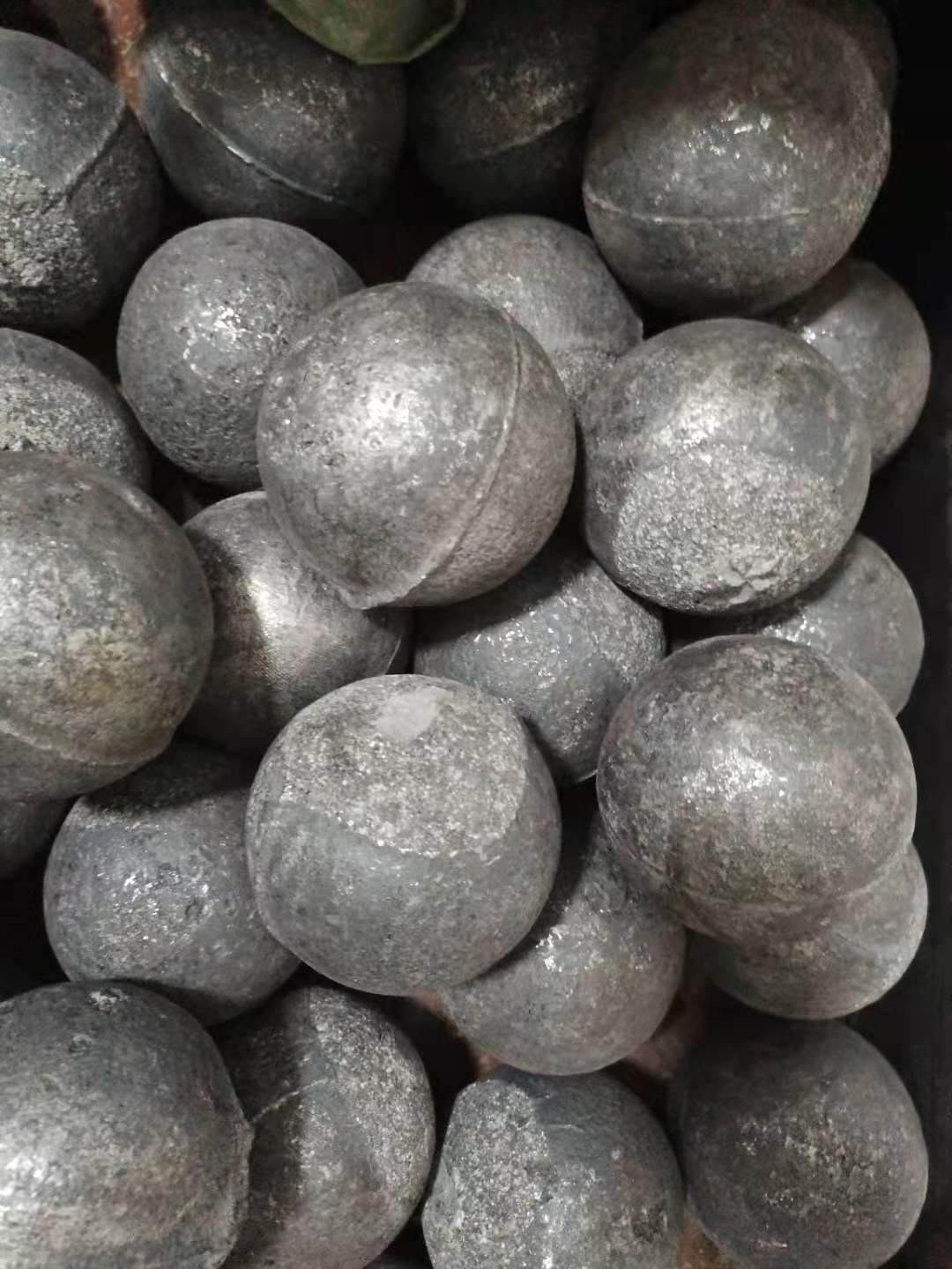 老挝钢球厂耐磨钢球中铬钢球