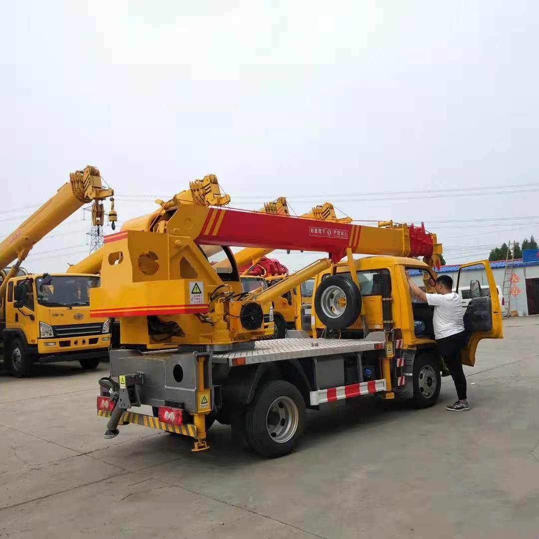 福田底盘汽车吊蓝牌5吨汽车吊轻松进市区价格优惠