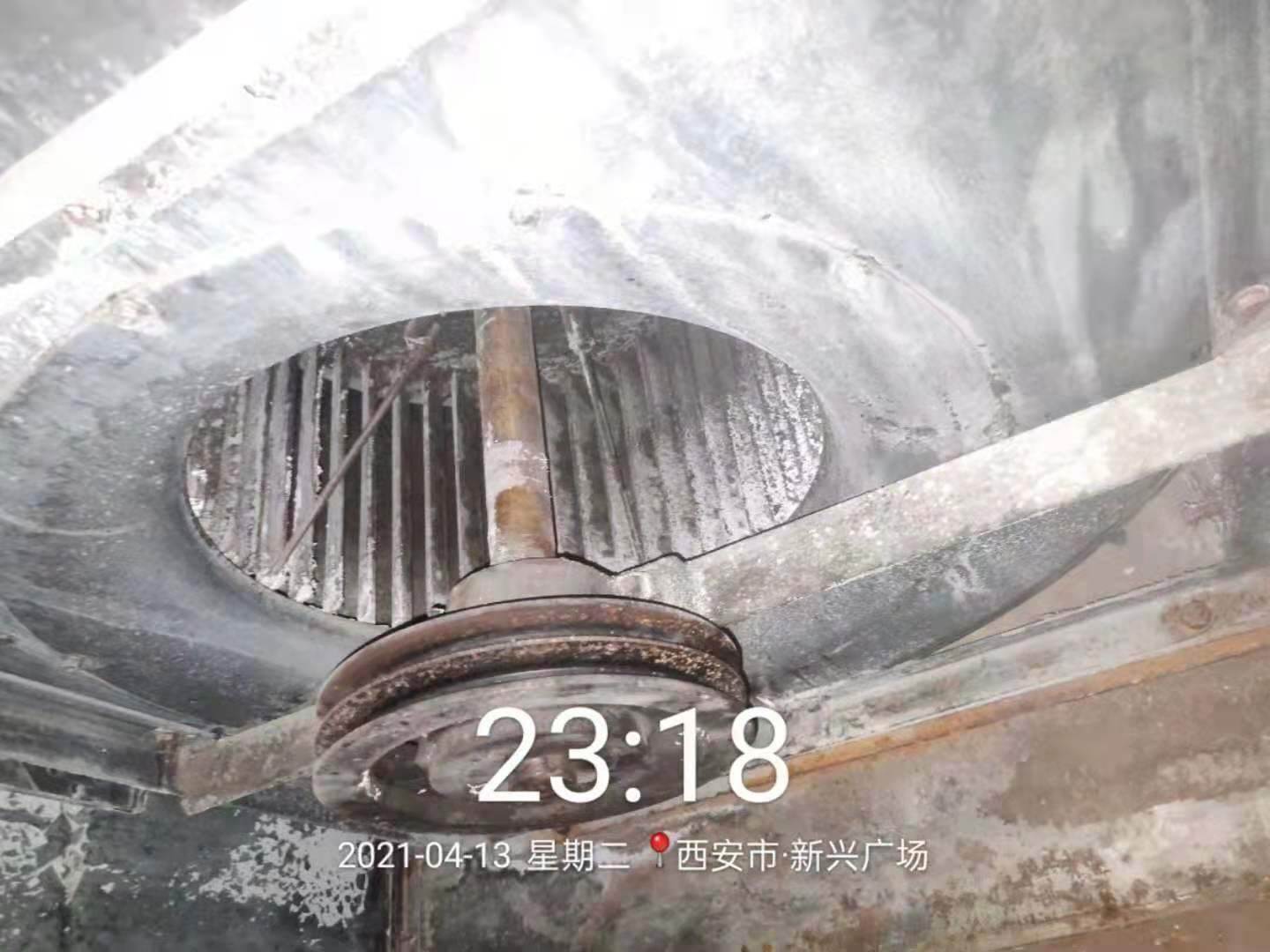 風機,風櫃與油煙管道連接的方法一般有兩種情況:一種是用帆布相連的軟