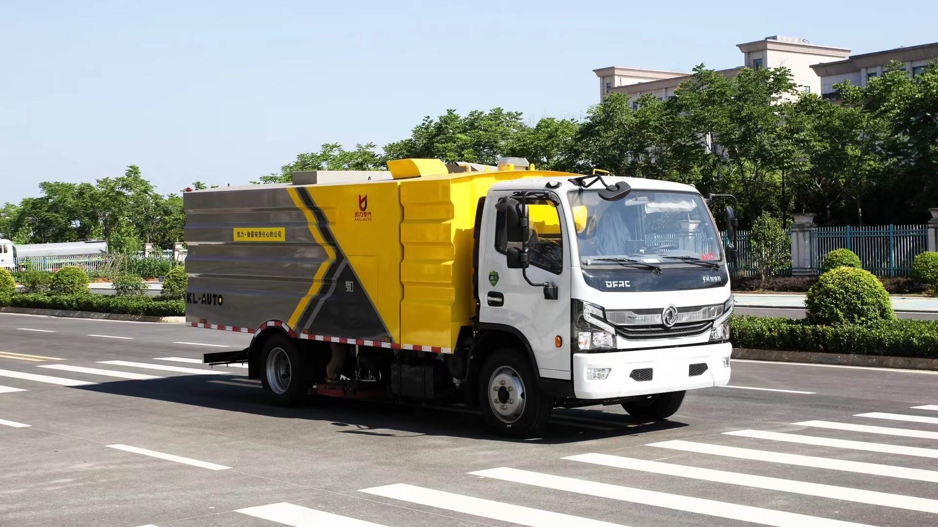 东风环卫扫地车价格物业道理清扫车公路吸尘车多功能洗扫一体车