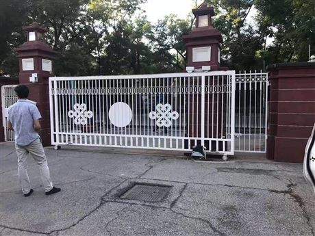 北京马泉营平移铁艺门安装