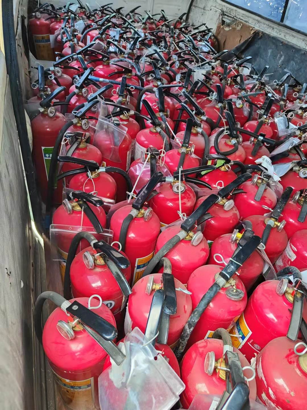储气瓶式灭火器回收 濠江区高价收购消防水带 鸭嘴式二氧化碳灭火器