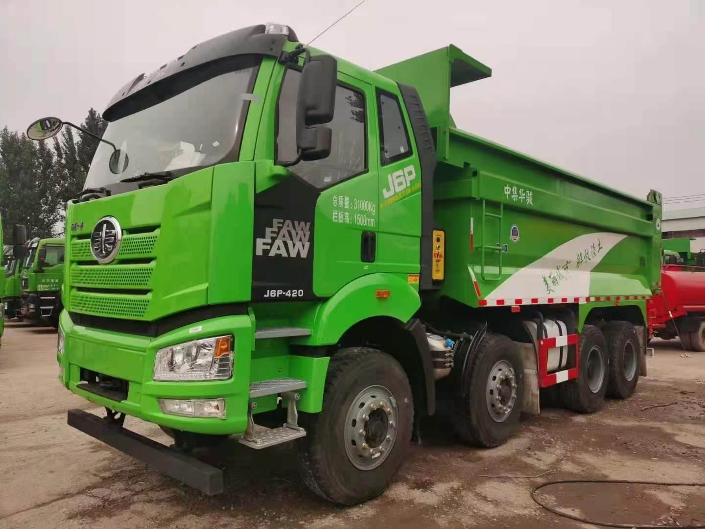 自卸车法规版 420马力 12速 中集华骏大箱5.8*2.35*1.5米 底七边