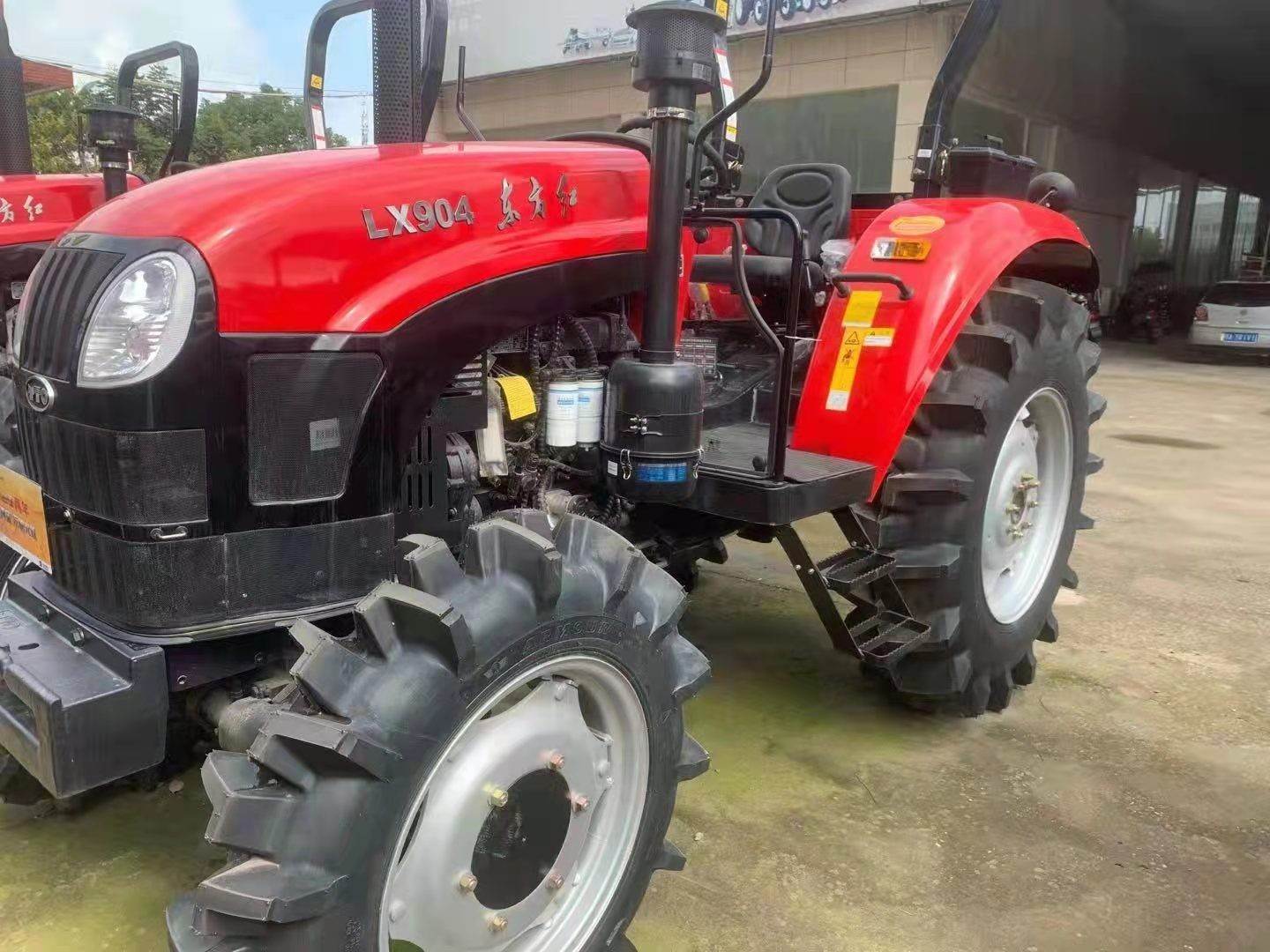 耕田犁地农用中型拖拉机东方红多缸拖拉机高低速水旱两用拖拉机