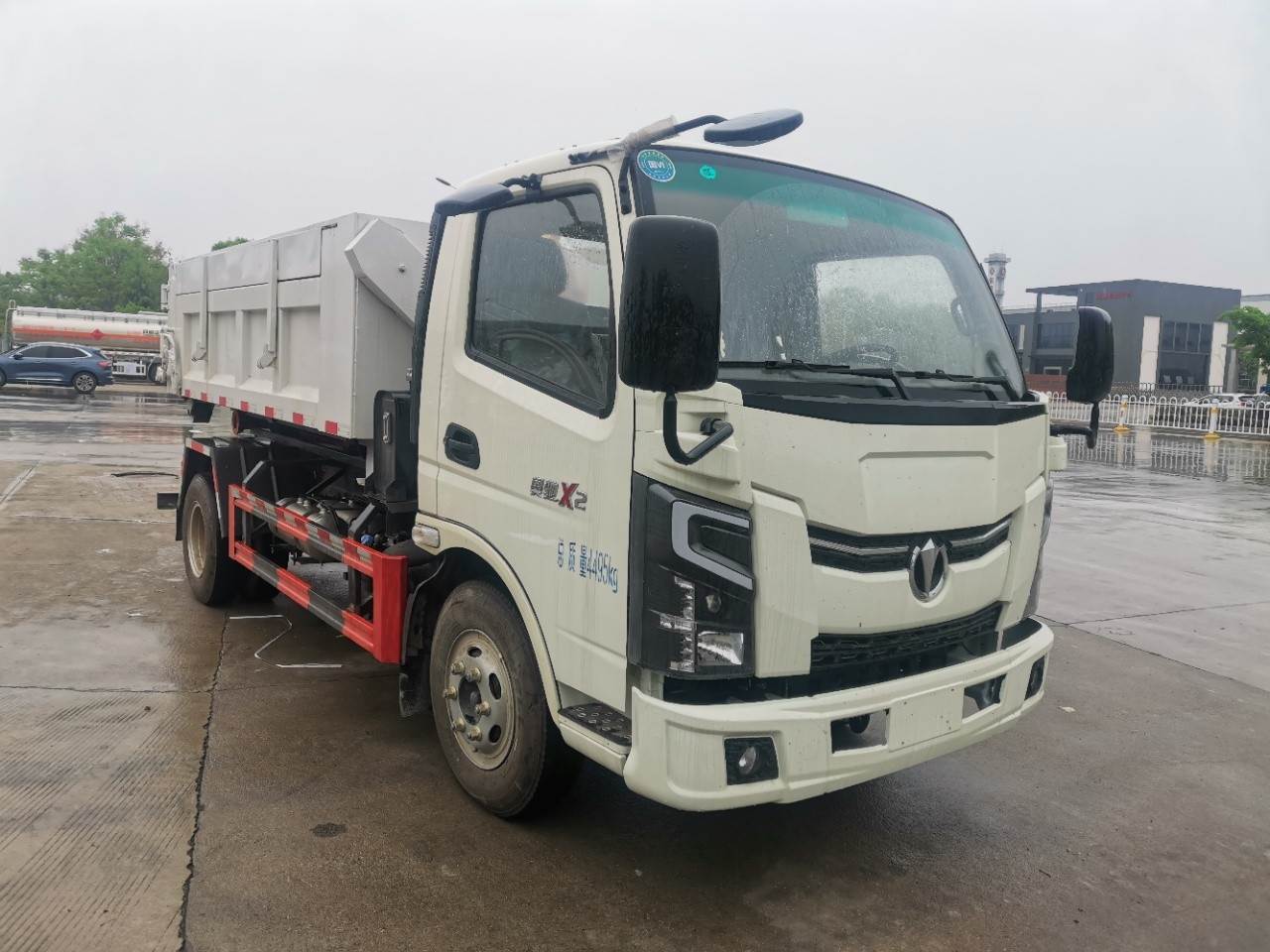 飞碟奥驰云内150马力勾臂车