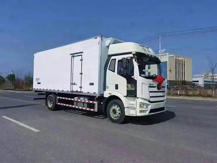 6米8厢长冷链车 国六J6冷链车