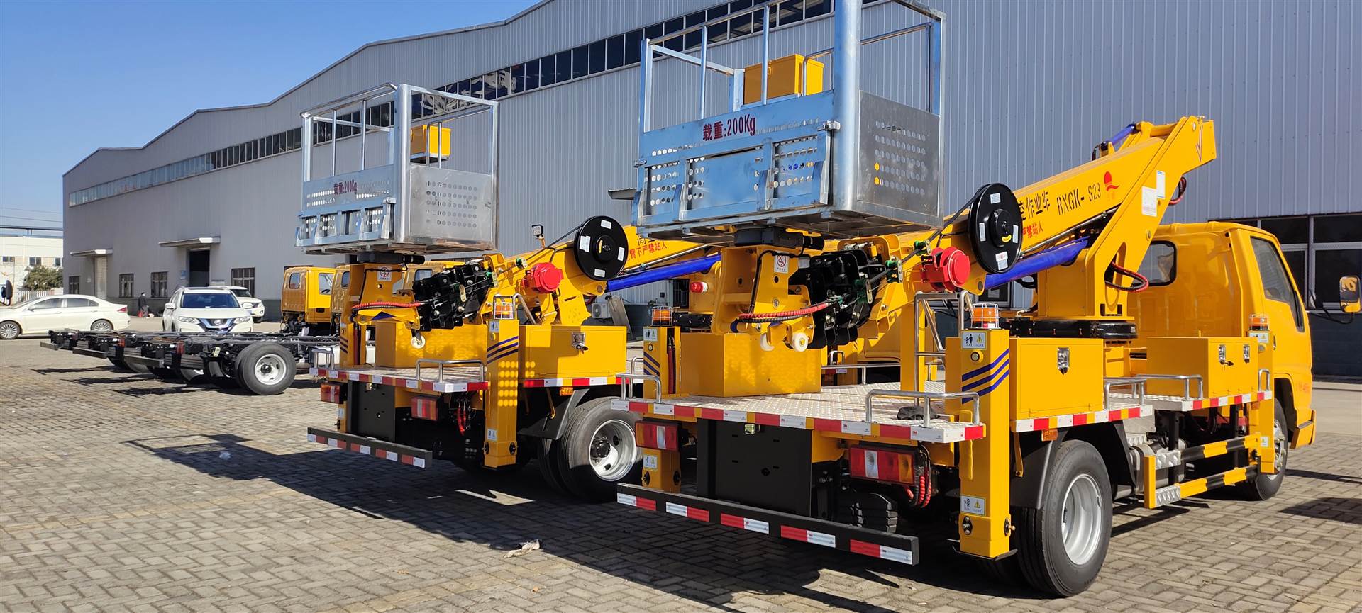 新荣区高空作业车日昕多功能高空作业车