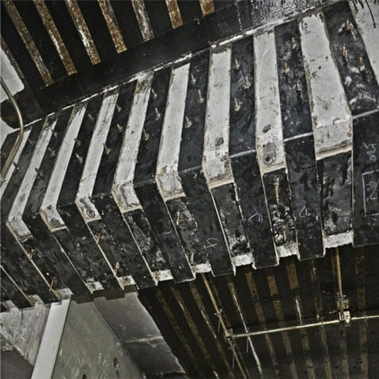 房屋加固 楼板贴炭纤维布 梁粘钢板 柱包钢 钻孔植筋