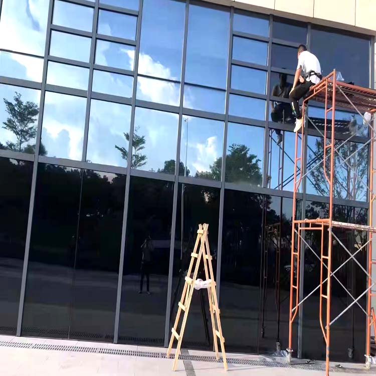 玻璃幕墙外贴膜大楼玻璃防晒防爆膜安装师傅上门服务