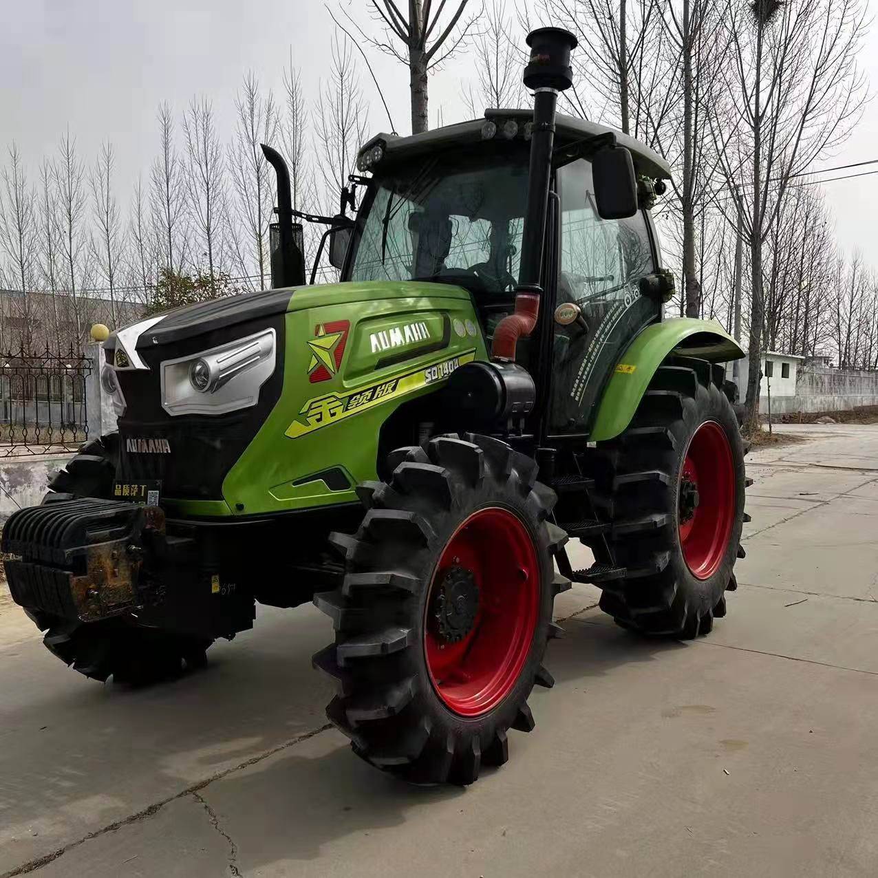 萨丁1404大马力拖拉机大型四驱旋耕犁地拖拉机水稻田用四驱耕整机