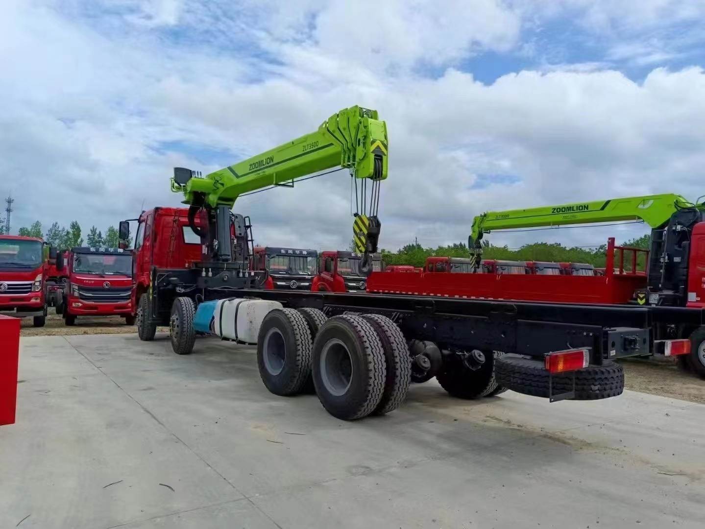 解放j6前四后八随车吊 中联重科14吨5节臂 二节臂单出