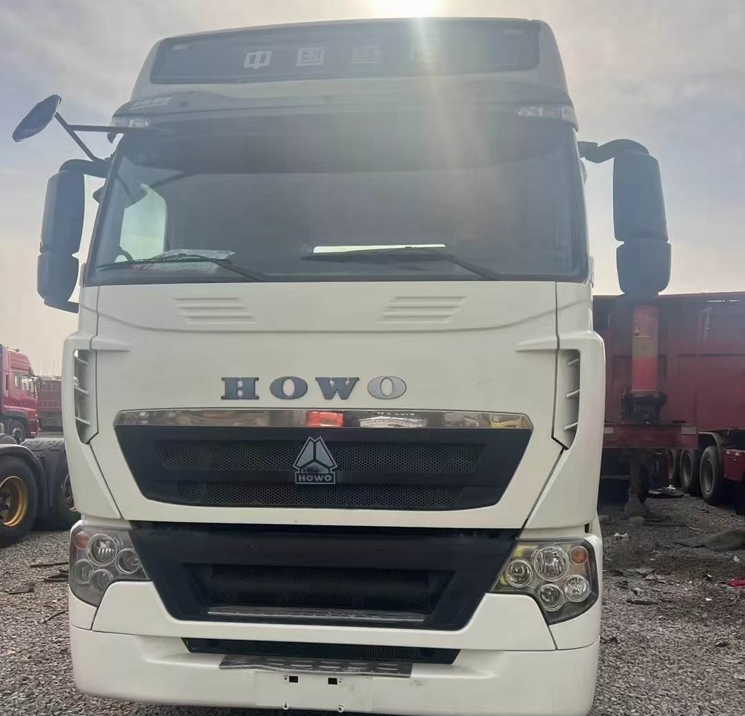 豪沃t7复合版半挂牵引车540马力复合板能拉70吨