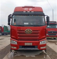 19年解放J6P国五半挂拖头550马力，手动挡带原车液缓，全车铝合金钢圈，车框精品无任何磕碰.带中央空调，轮胎九成新