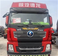 德龙X3000双驱轻体牵引车460马力国五的排放，潍柴发动机，法士特变速箱，手动挡，前二后三的板簧，前铝后钢的轮毂