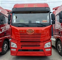 21年解放JH6国五的排放锡柴550马力发动机，一汽手动12速变速箱，原车液力缓速器.前二后三板簧，后桥速比3.7