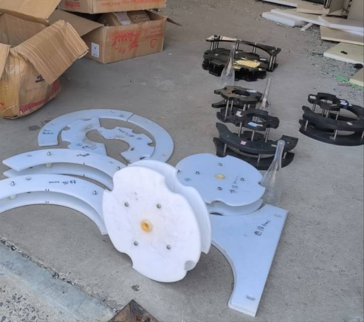 拨盘星光齿轮挡罐板