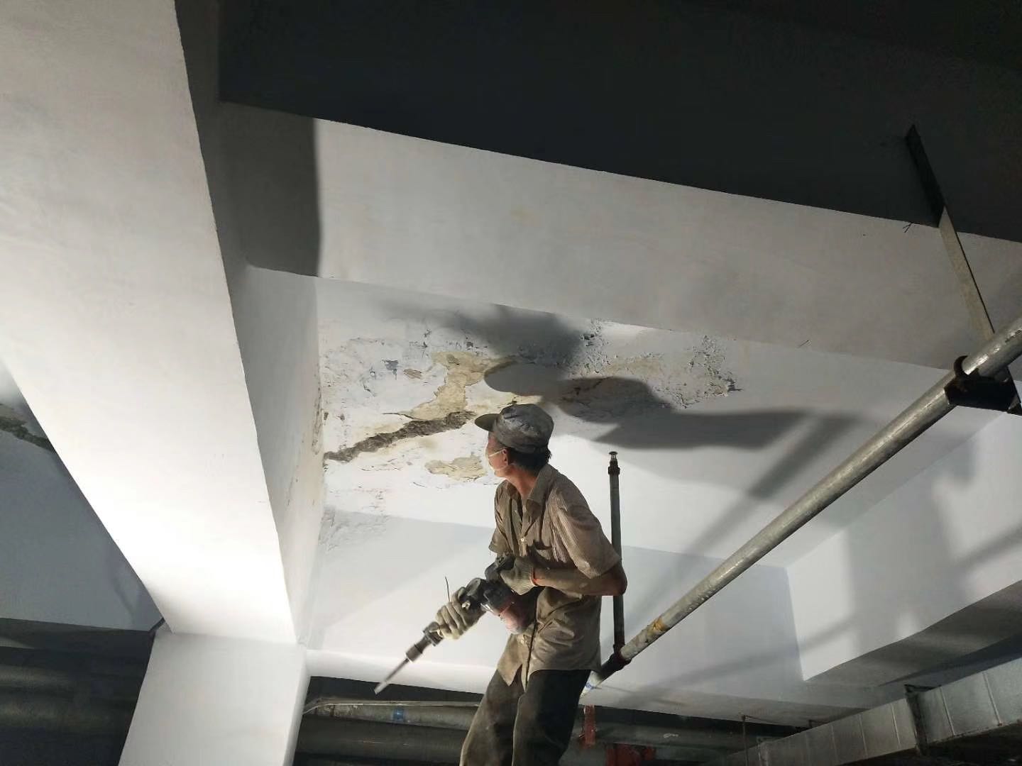  Leakage stoppage of Huangshan basement
