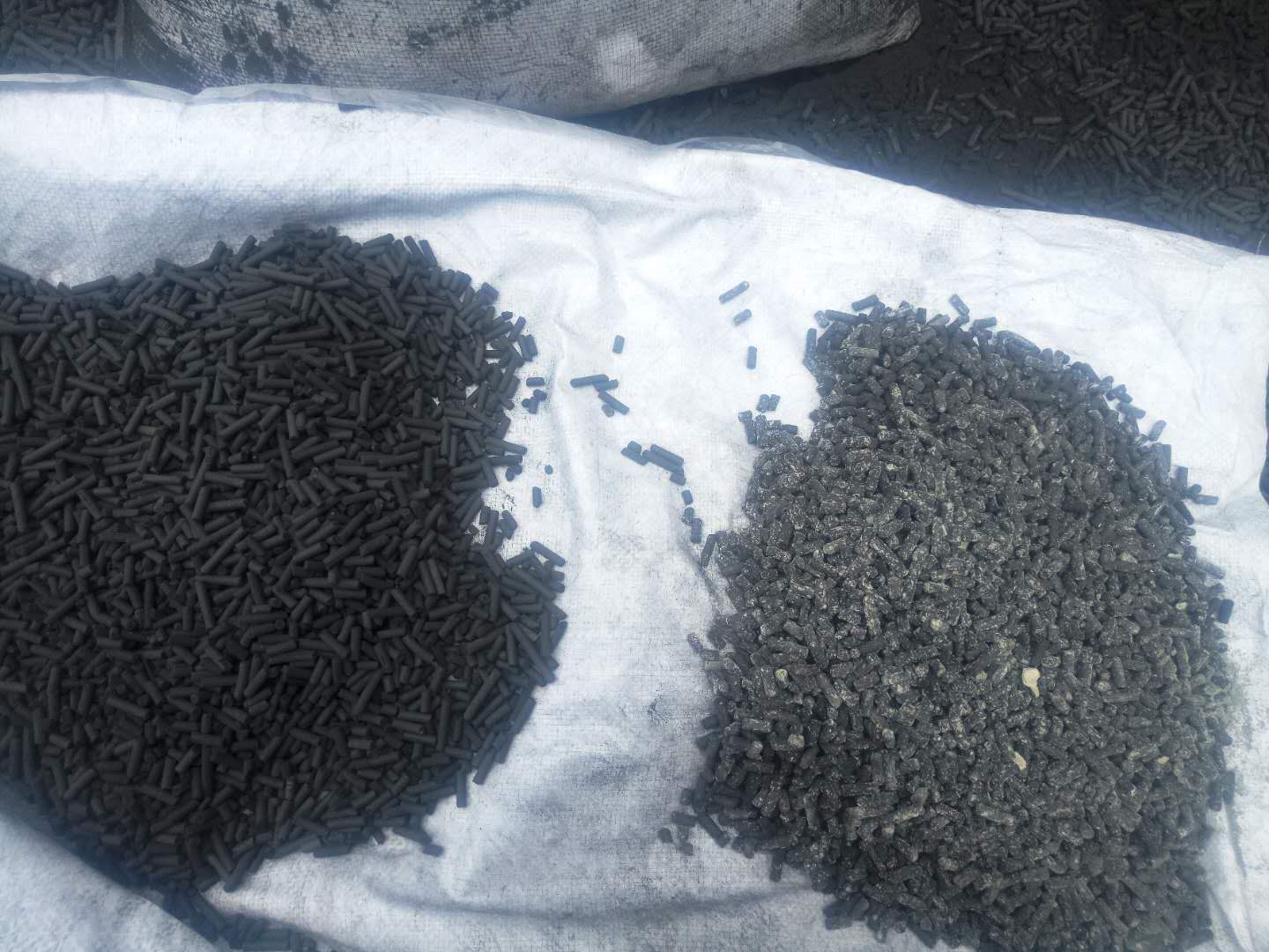 重慶蜂窩活性炭施工 吸附塔蜂窩活性炭 提供各種規格活性炭