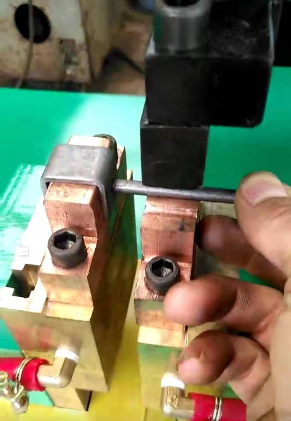 对焊机视频 焊接精准 报废率低