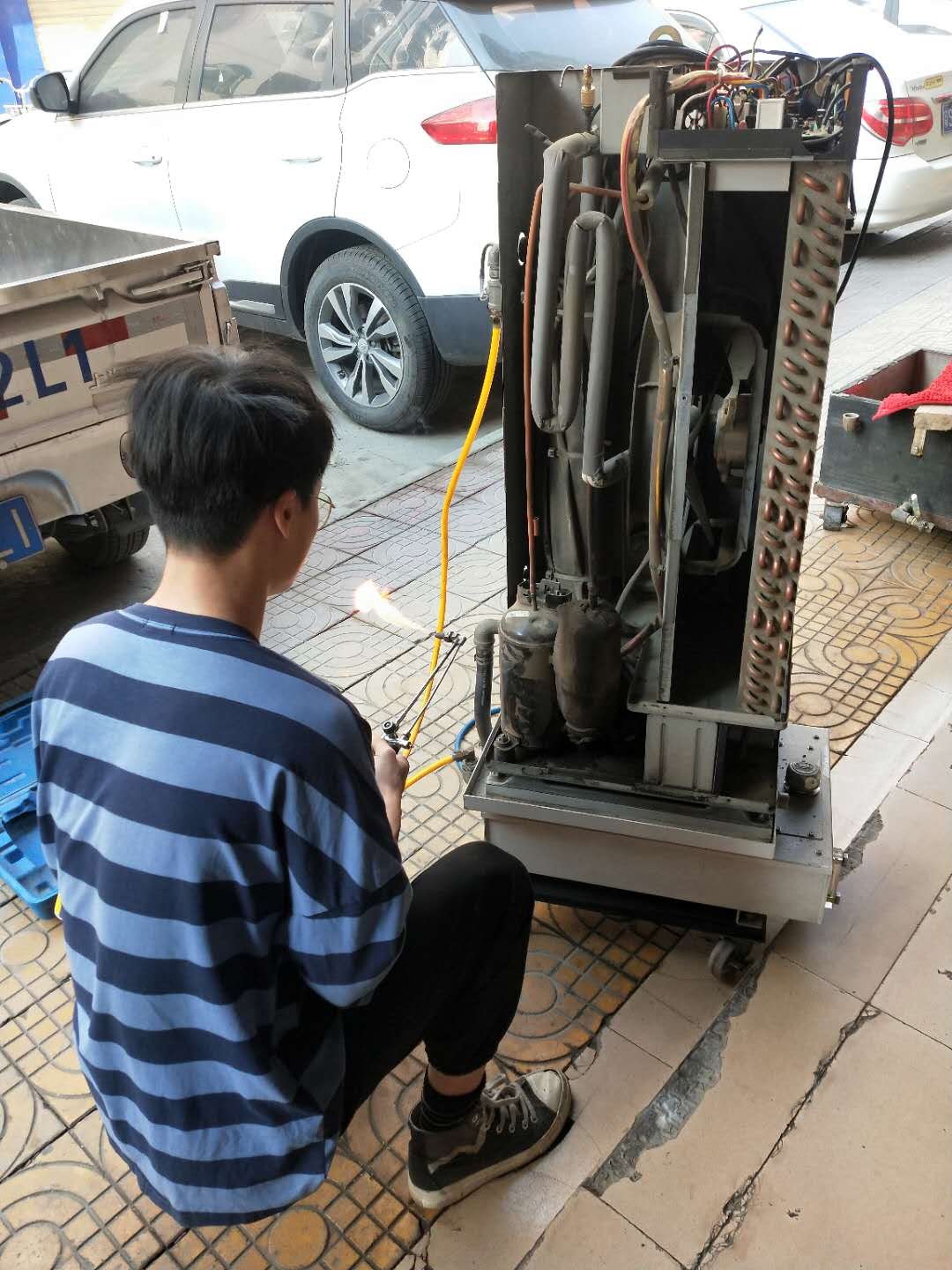 珠海大金油冷機(jī)變頻板維修 AKZ408油冷機(jī)配件