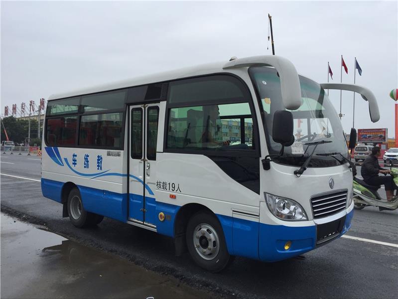 原厂中型客车教练车配置