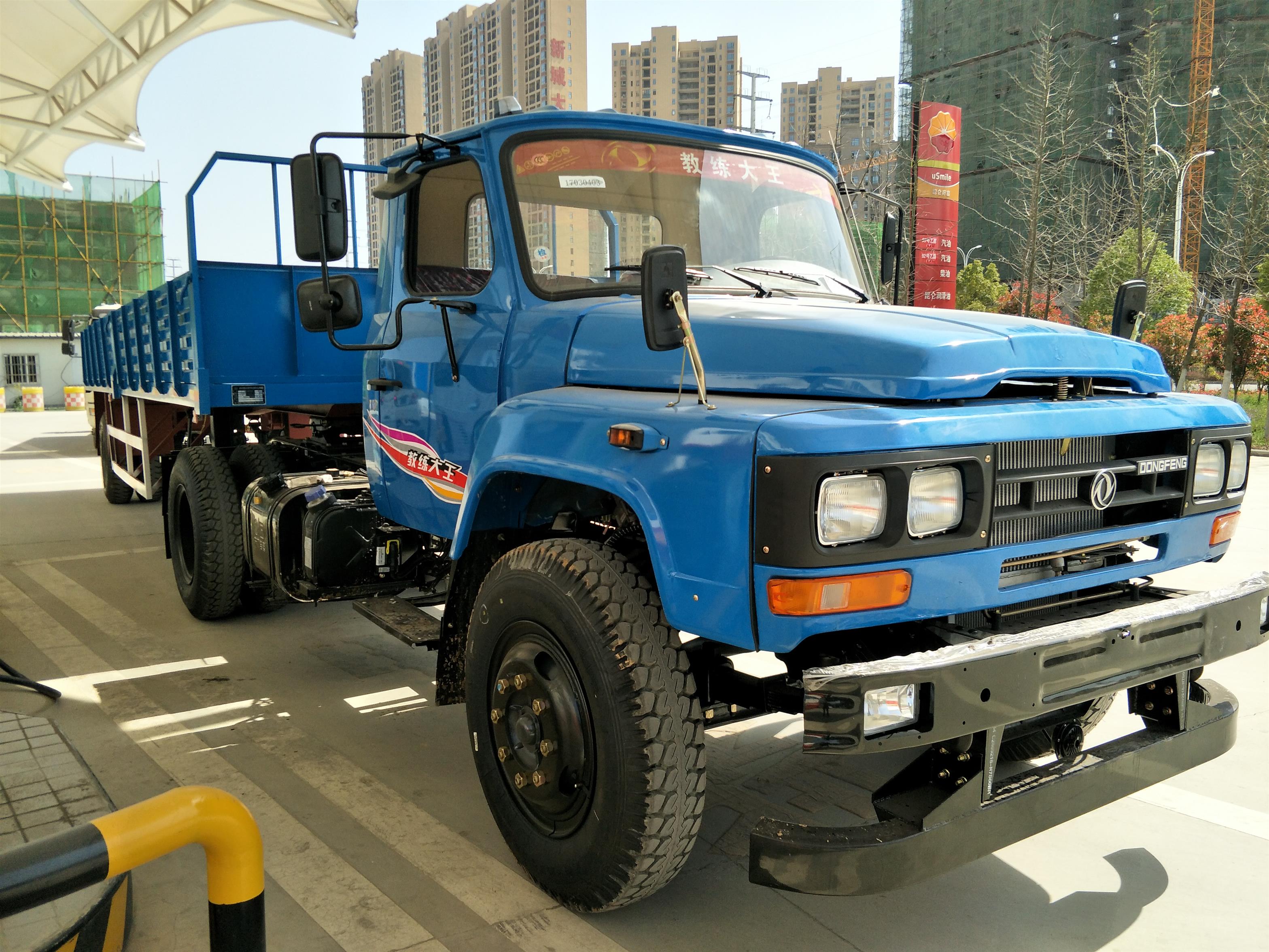 尖头半挂牵引教练车