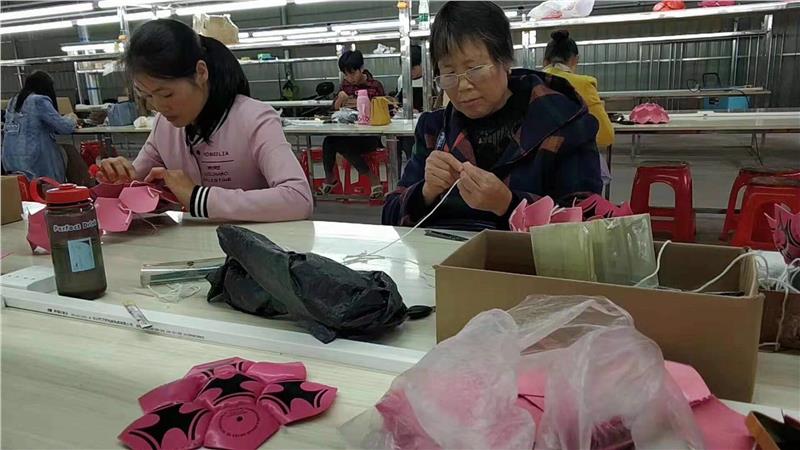 手工活外发 插座配件组装 工艺品手工活代理加工