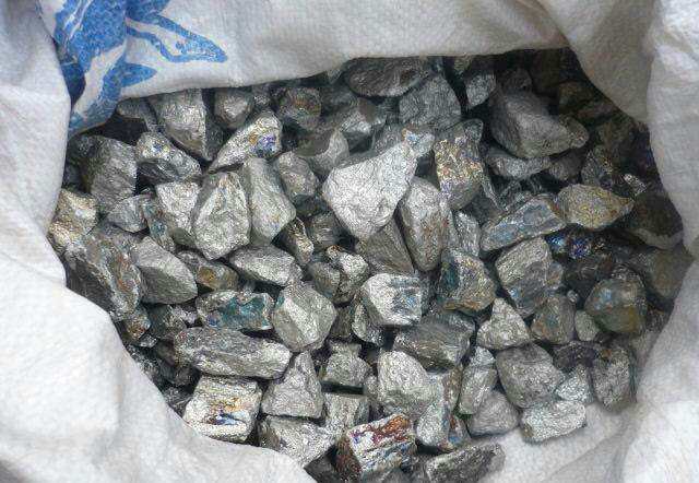 其中的铌原子经常被钽原子所置换,这时就成了钽铁矿了