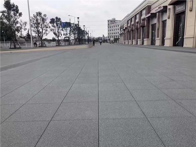 耐磨性:材料表面采用天然彩色花岗岩颗粒,大理石采用高分子材料胶合而