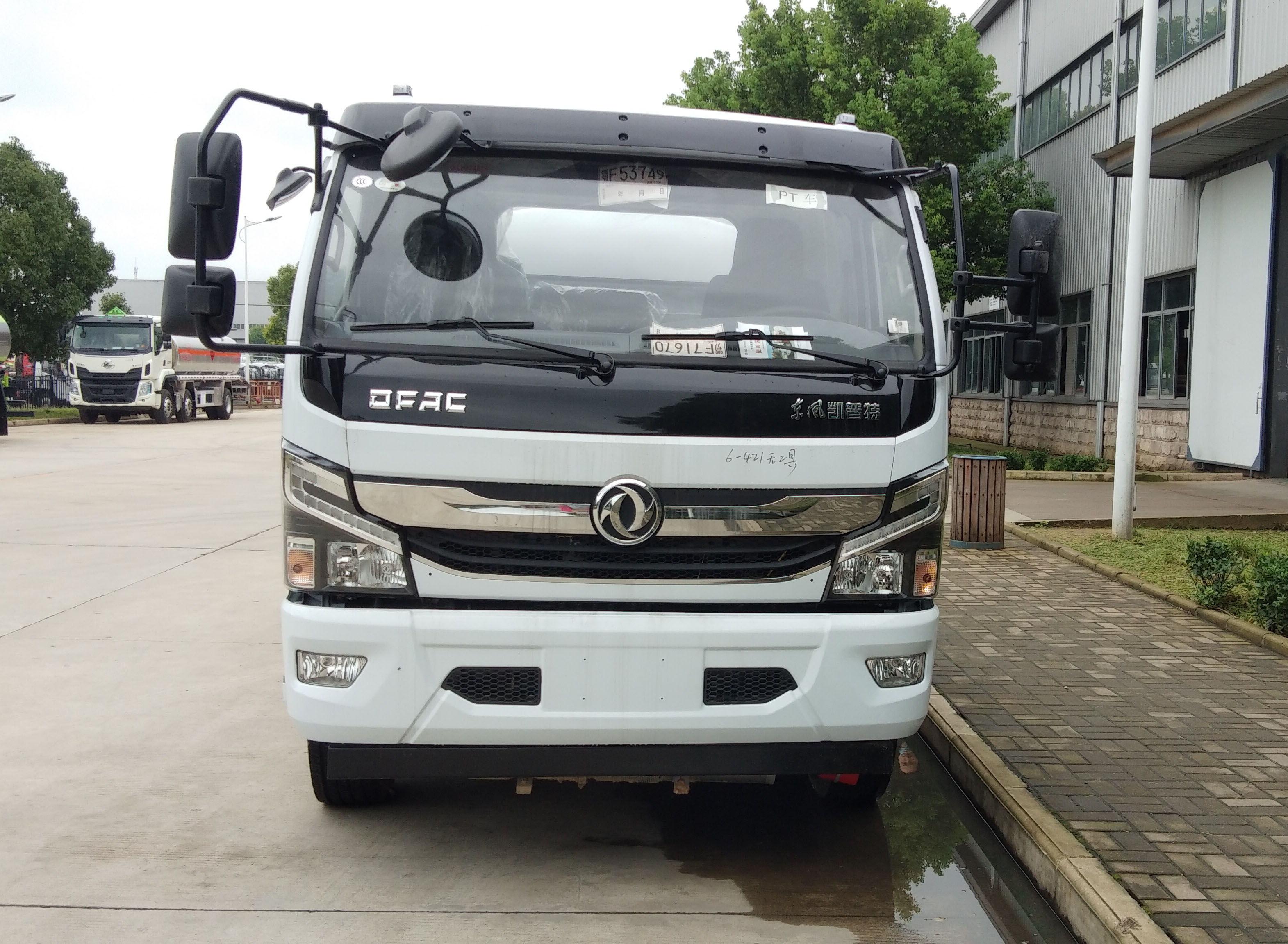 柴油油罐车东风天龙大型加油车