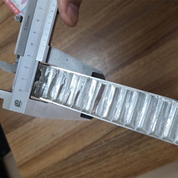 深圳铝蜂窝板工厂