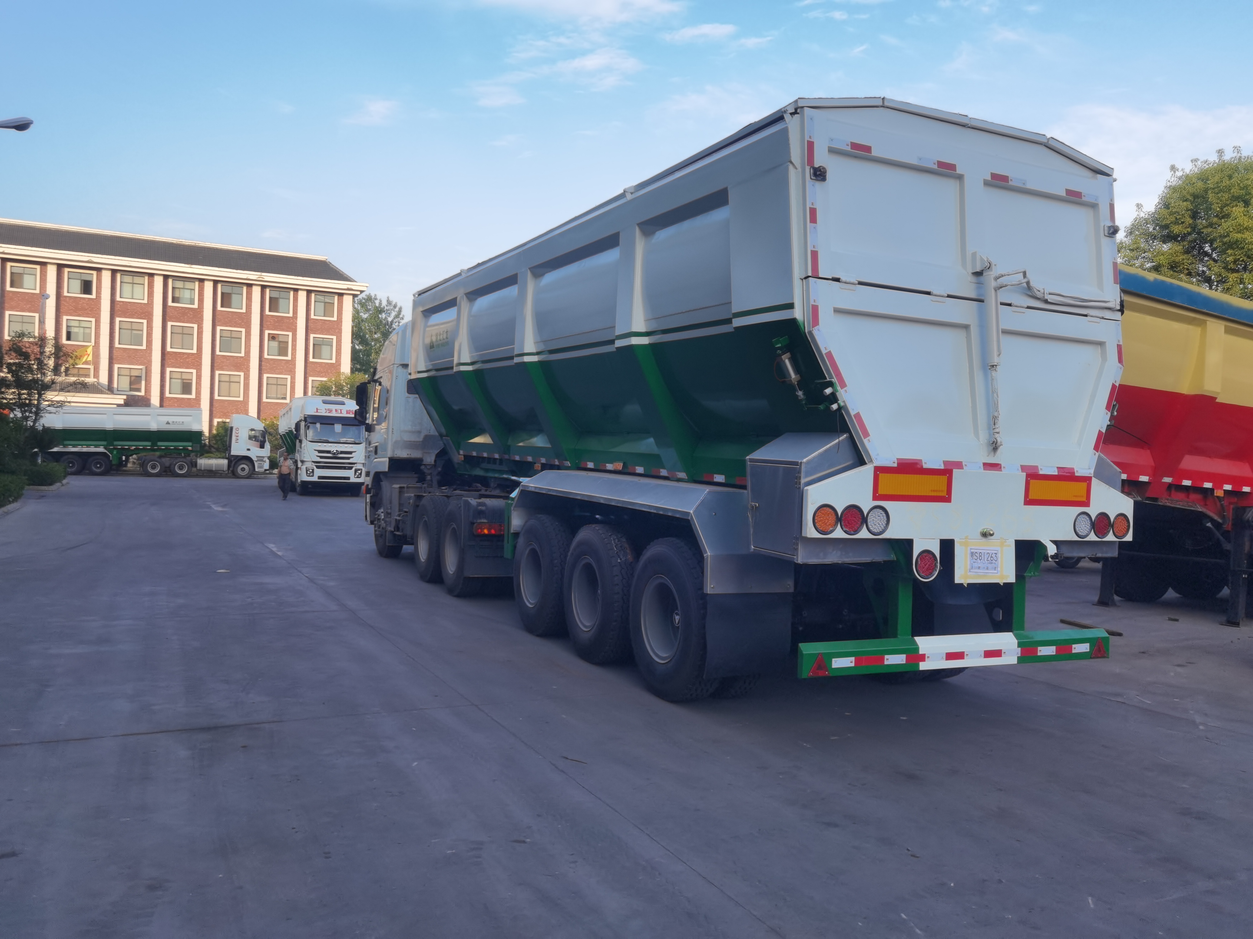 智能输送带自卸车吉林砂石料自卸车