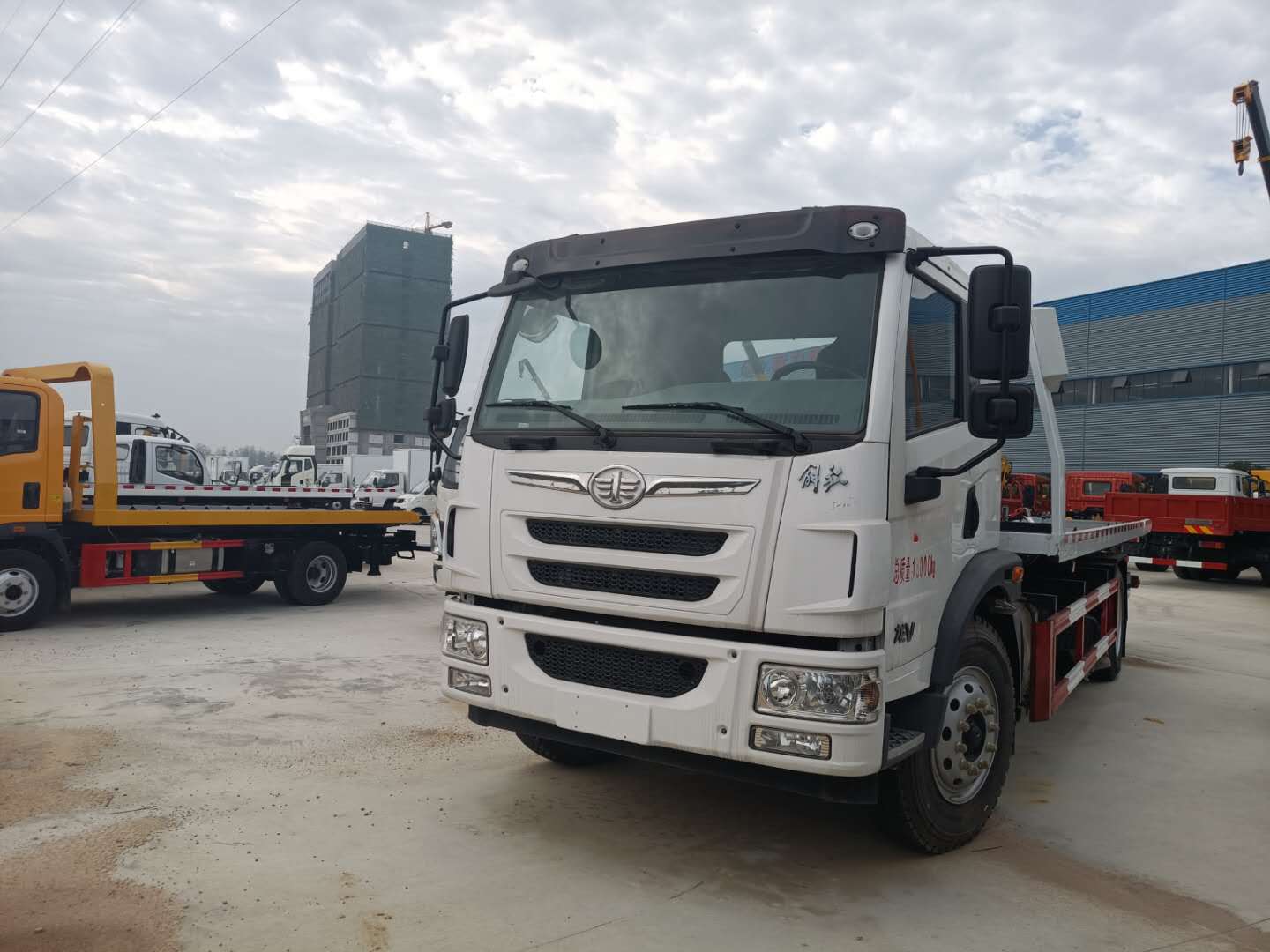 蓝牌国六拖车 沈阳东风d9清障车定做